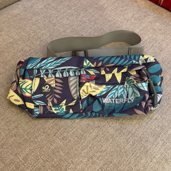 WATERFLY Blue Leaf Tropical Floral Lightweight Fanny Pack - Picture 2 of 4